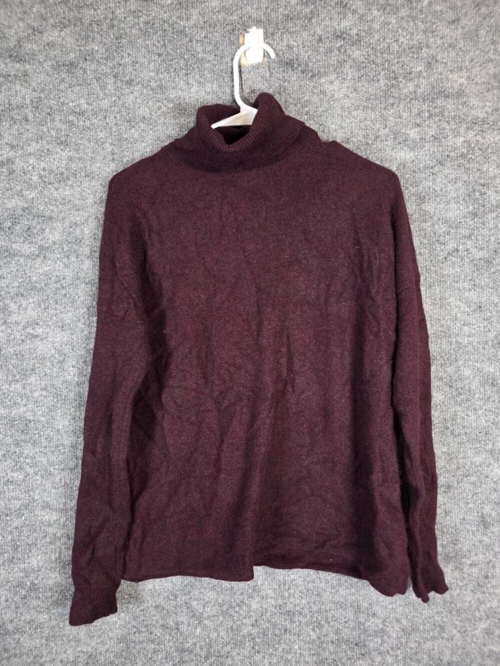 C By Bloomingdale's Sweater Womens XS Purple Cashmere Turtleneck Hole Pilling